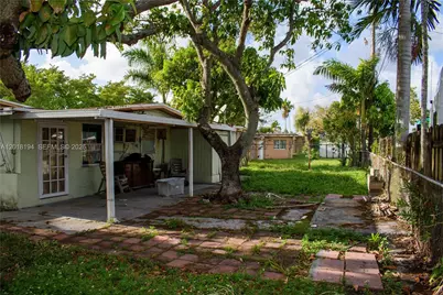 5349 W 14th Ln, Hialeah, FL 33012 - Photo 32