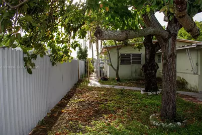 5349 W 14th Ln, Hialeah, FL 33012 - Photo 34