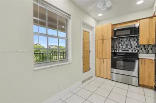 3250 N Palm Aire Dr, Pompano Beach, FL 33069 - Photo 8