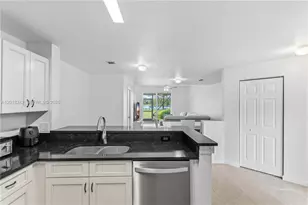 4065 Crystal Lake Dr, Deerfield Beach, FL 33064 - Photo 8