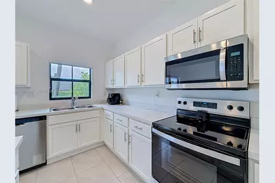 939 NW 3rd Ter #939, Pompano Beach, FL 33060 - Photo 14