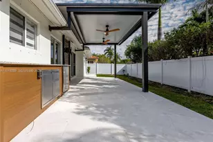 16894 Crestview Ln, Weston, FL 33326 - Photo 4