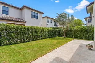 3323 W 96 Pl, Hialeah, FL 33018 - Photo 46