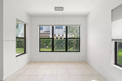 3323 W 96th Pl, Hialeah, FL 33018 - Photo 16