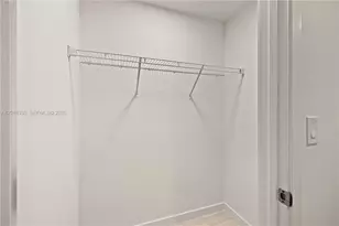77 SE 5th, Miami, FL 33131 - Photo 10