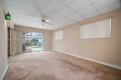 810 NW 78th Ave, Pembroke Pines, FL 33024 - Photo 16
