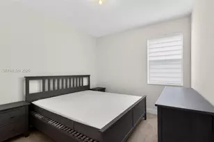 10467 NW 82nd St, Doral, FL 33178 - Photo 8
