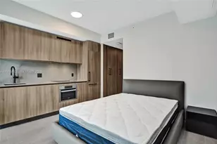 121 NE 5th St, Miami, FL 33132 - Photo 12
