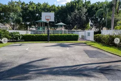 982 Sevilla Cir #982, Weston, FL 33326 - Photo 20