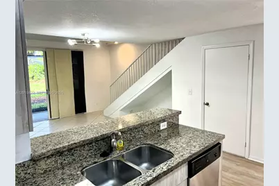 982 Sevilla Cir #982, Weston, FL 33326 - Photo 6