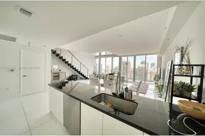 92 SW 3rd St #5203, Miami, FL 33130 - Photo 4