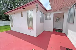 125 SW 3rd Ave, Hallandale Beach, FL 33009 - Photo 18