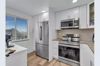 7840 NW 50th St #404, Lauderhill, FL 33351 - Photo 12
