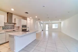 10447 NW 66th St, Doral, FL 33178 - Photo 8
