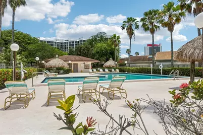 2731 S Parkview Dr, Hallandale Beach, FL 33009 - Photo 4