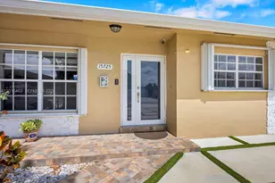 15725 SW 102nd Pl, Miami, FL 33157 - Photo 2