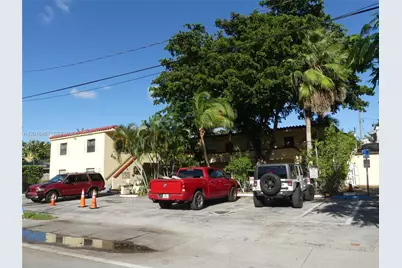 2300 NE 6th Ave, Wilton Manors, FL 33305 - Photo 2