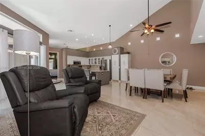1220 W Bel Aire Dr W, Pembroke Pines, FL 33027 - Photo 18