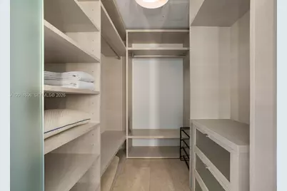 88 SW 7th St #2406, Miami, FL 33130 - Photo 16