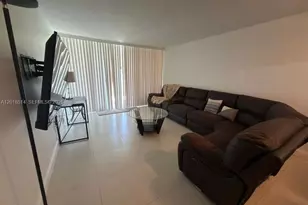 9451 Evergreen Pl, Davie, FL 33324 - Photo 8