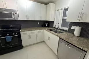 9451 Evergreen Pl, Davie, FL 33324 - Photo 4
