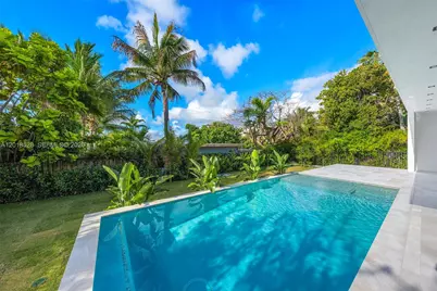 2096 Alamanda Dr, North Miami, FL 33181 - Photo 14