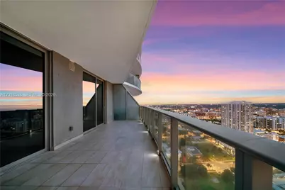 488 NE 18th St #4005, Miami, FL 33132 - Photo 2