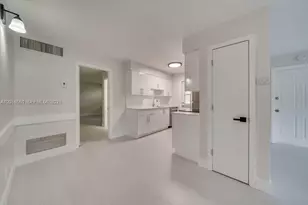 841 SW 74th Terrace, North Lauderdale, FL 33068 - Photo 4