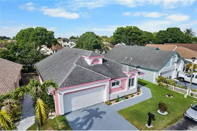 1035 W Jasmine Ln, North Lauderdale, FL 33068 - Photo 4