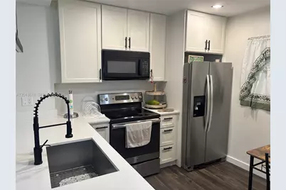 300 Berkley Rd #212, Hollywood, FL 33024 - Photo 2