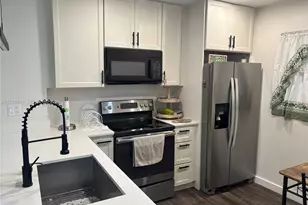 300 Berkley Rd, Hollywood, FL 33024 - Photo 2