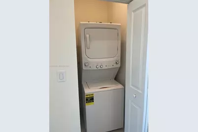 8167 NW 41 St #407, Doral, FL 33166 - Photo 12