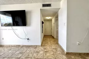 8145 NW 7th St, Miami, FL 33126 - Photo 6