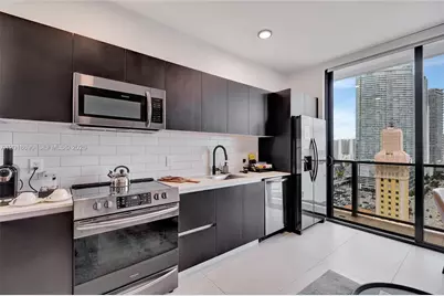 398 NE 5th St #1407, Miami, FL 33132 - Photo 4