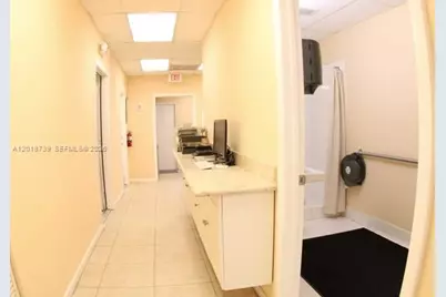 305 NW 10th Ter #305, Hallandale Beach, FL 33009 - Photo 10