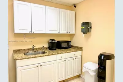 305 NW 10th Ter #305, Hallandale Beach, FL 33009 - Photo 18