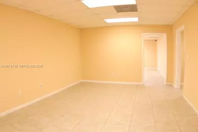 305 NW 10th Ter #305, Hallandale Beach, FL 33009 - Photo 12