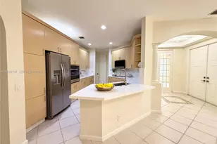 2816 Kinsington Cir, Weston, FL 33332 - Photo 2