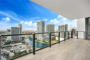 68 SE 6th St, Miami, FL 33131 - Photo 2