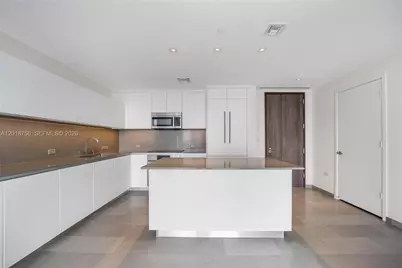 68 SE 6th St #2310, Miami, FL 33131 - Photo 8