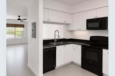 38 Key West Ct #38, Weston, FL 33326 - Photo 4