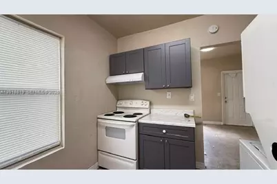 646 NW 14th Ter #APT EAST, Fort Lauderdale, FL 33311 - Photo 12