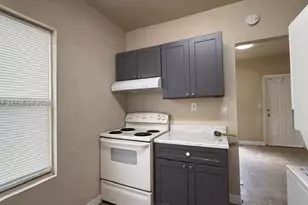 646 NW 14th Terrace, Fort Lauderdale, FL 33311 - Photo 12