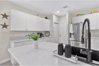 2542 NE 1st St, Homestead, FL 33033 - Photo 12