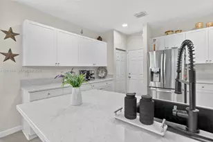 2542 NE 1st St, Homestead, FL 33033 - Photo 12