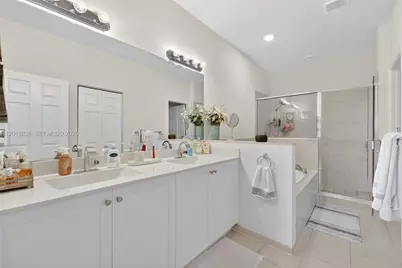 2542 NE 1st St, Homestead, FL 33033 - Photo 22