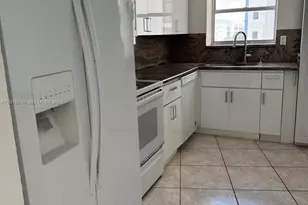 6039 Collins Ave, Miami Beach, FL 33140 - Photo 2