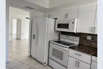 6039 Collins Av #537, Miami Beach, FL 33140 - Photo 4