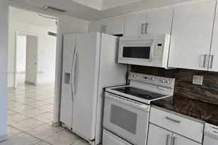6039 Collins Ave, Miami Beach, FL 33140 - Photo 4