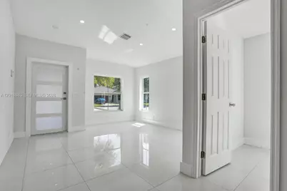 2266 NW 208th Ter, Pembroke Pines, FL 33029 - Photo 10